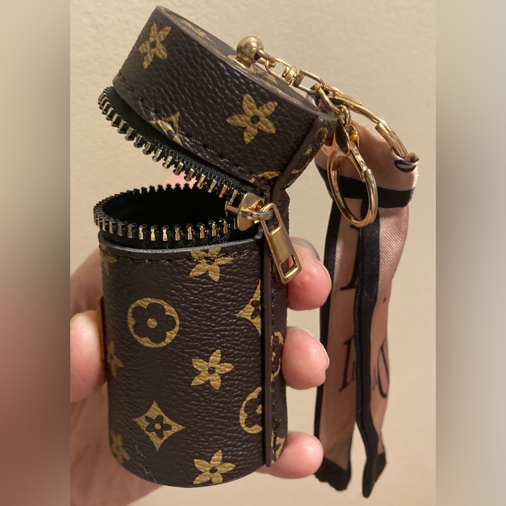 FASHION Bag Charm/ Keyholder with Gold Hardware and Scarf  NWOT - Picture 3 of 5